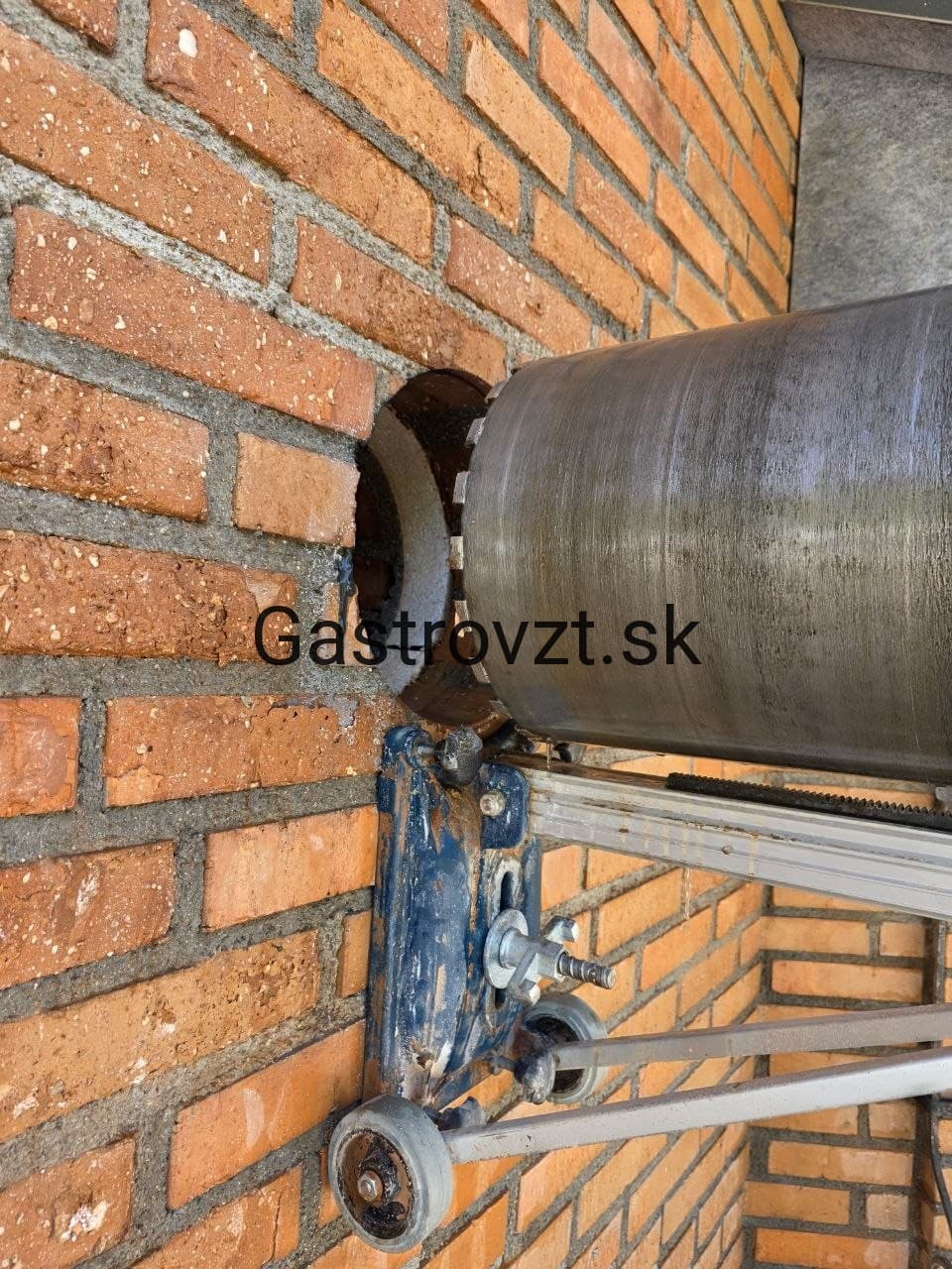 Jadrové vŕtanie prestupu pre vzduchotechnické potrubie