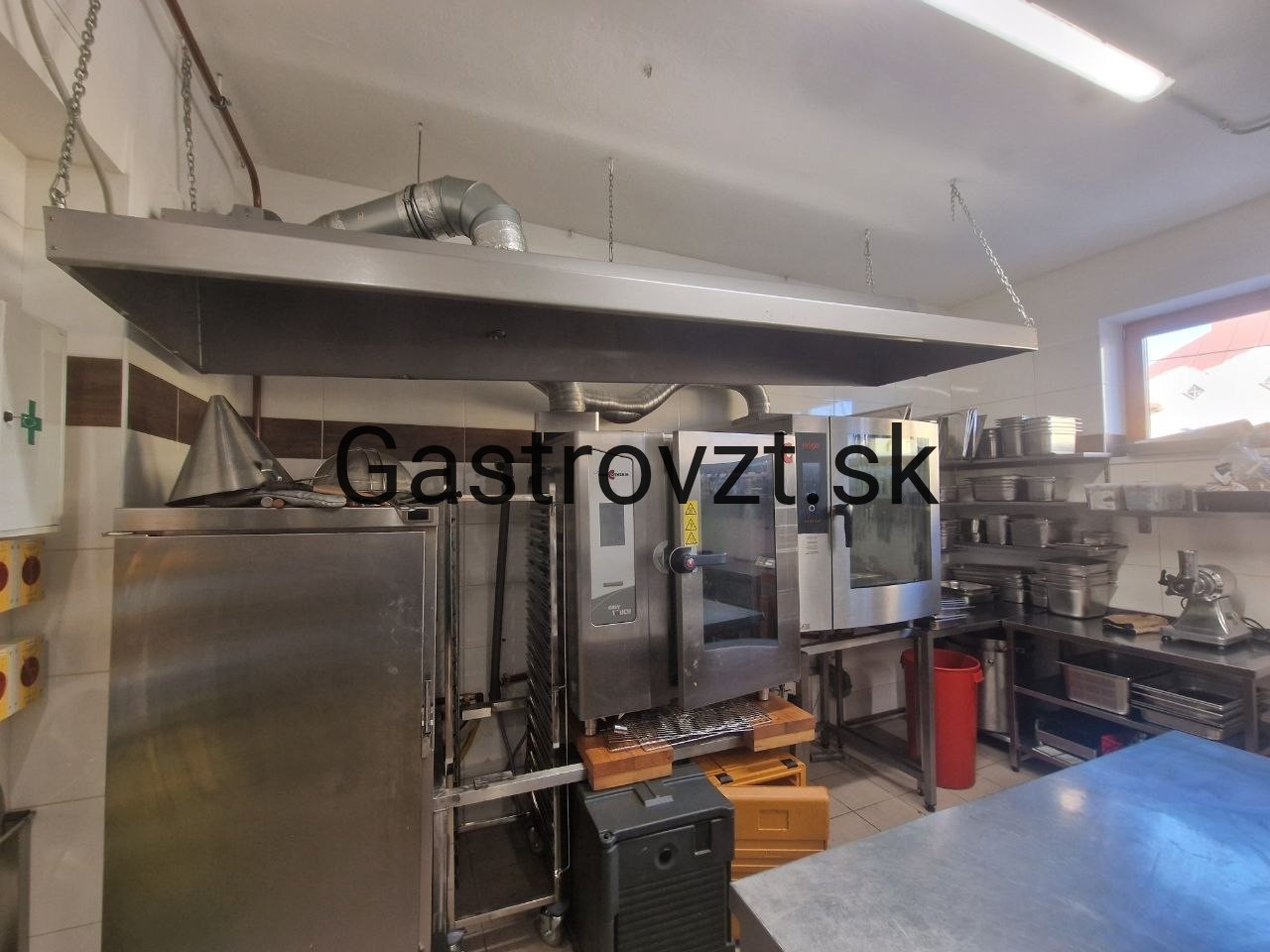 Existujúci digestor pred úpravou vzduchovodov