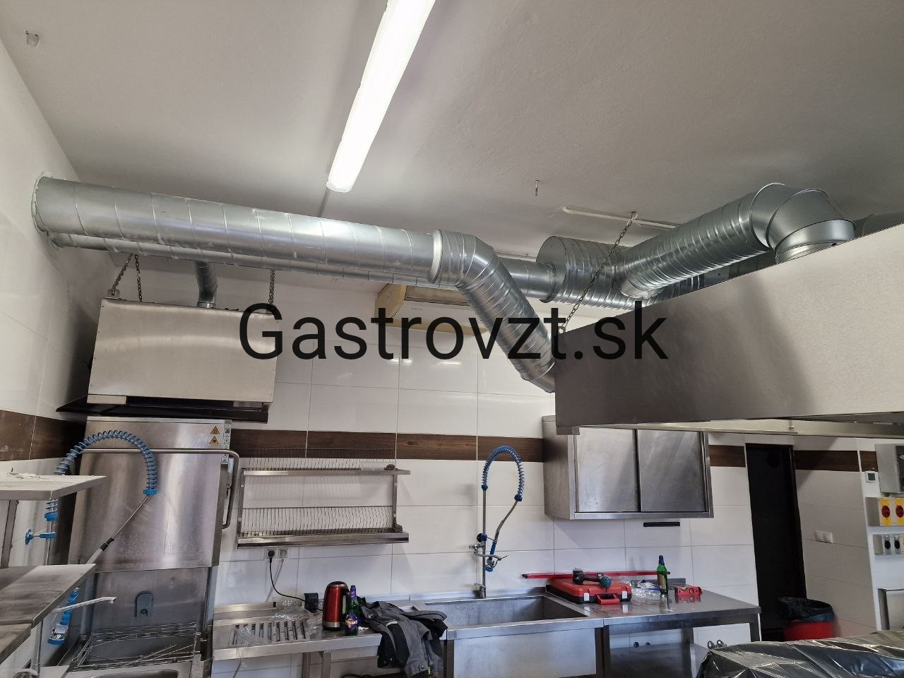 Kuchyňa po montáži novej odsávacej sústavy