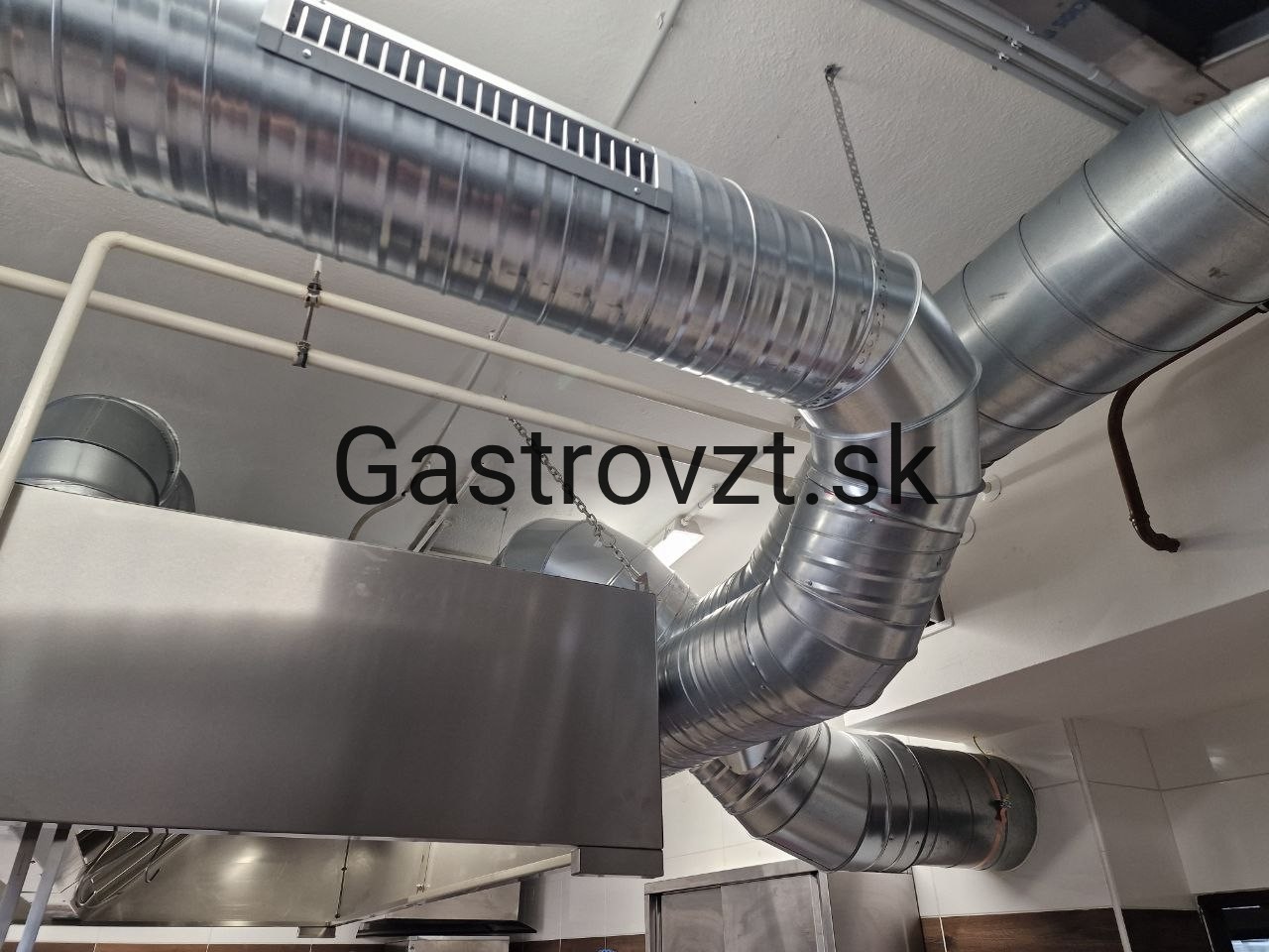 Napojenie upravených vzduchovodov na existujúci digestor
