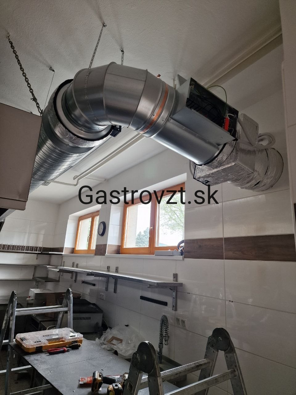 Prívodné mriežky v okolí odsávacej zóny
