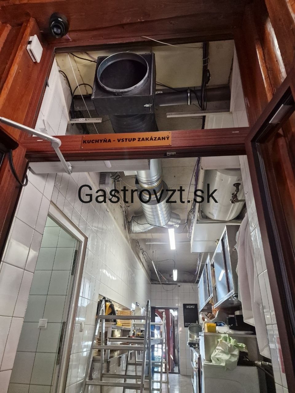 Habanero Steak Pub, Vrútky — inštalácia prvou prívodnej systémy, záber 4