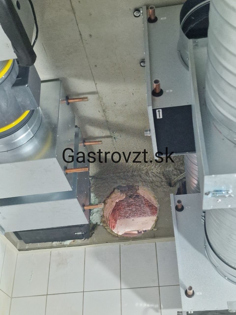 Habanero Steak Pub, Vrútky — inštalácia druhou prívodnej systémy, záber 2