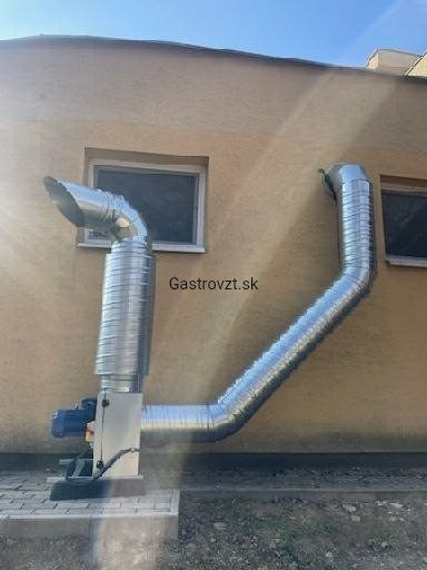 Kuchynský ventilátor na fasáde, mimo priestoru kuchyne