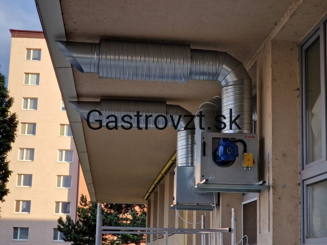 KASKA PUB, Sabinov — montáž vzduchotechniky, záber 8