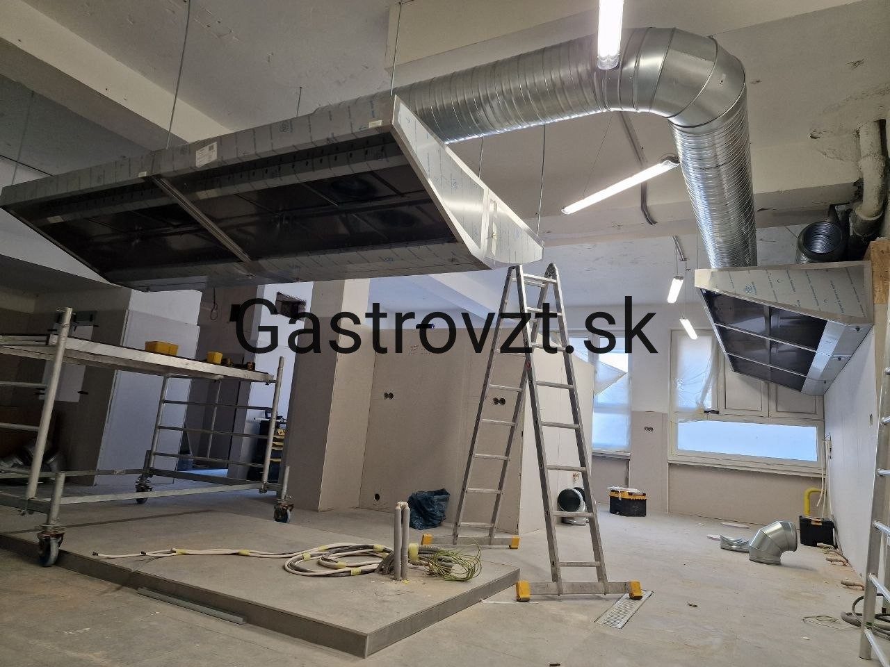 KASKA PUB, Sabinov — montáž vzduchotechniky, záber 16