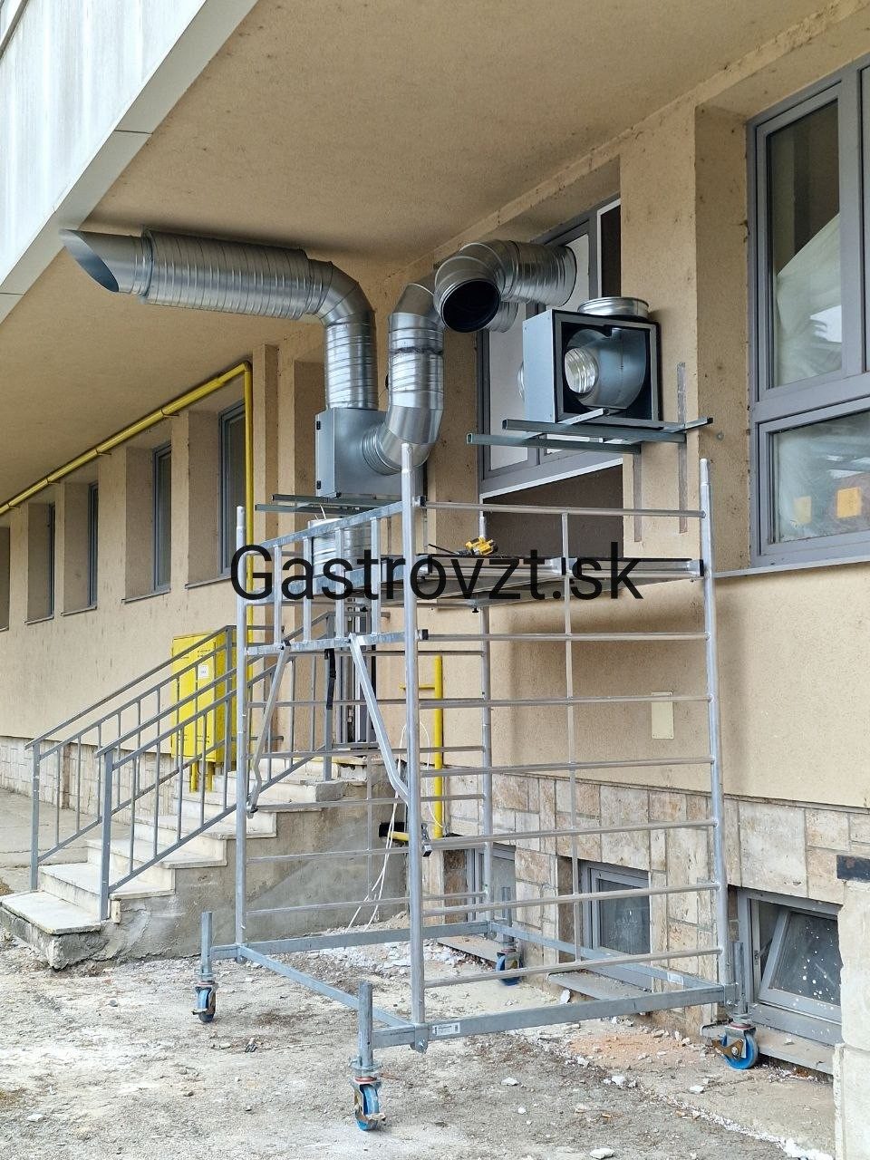 KASKA PUB, Sabinov — montáž vzduchotechniky, záber 21