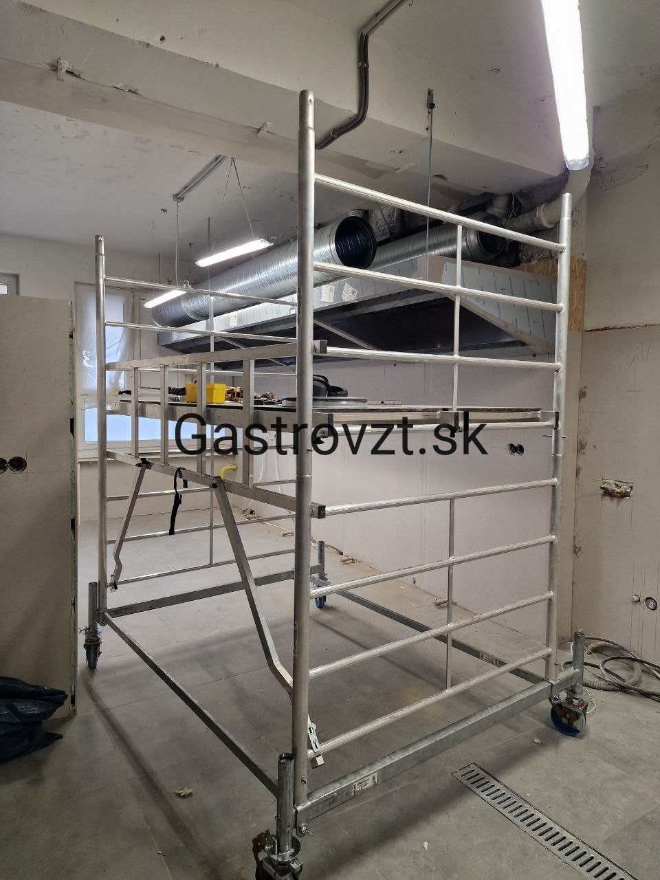KASKA PUB, Sabinov — montáž vzduchotechniky, záber 28