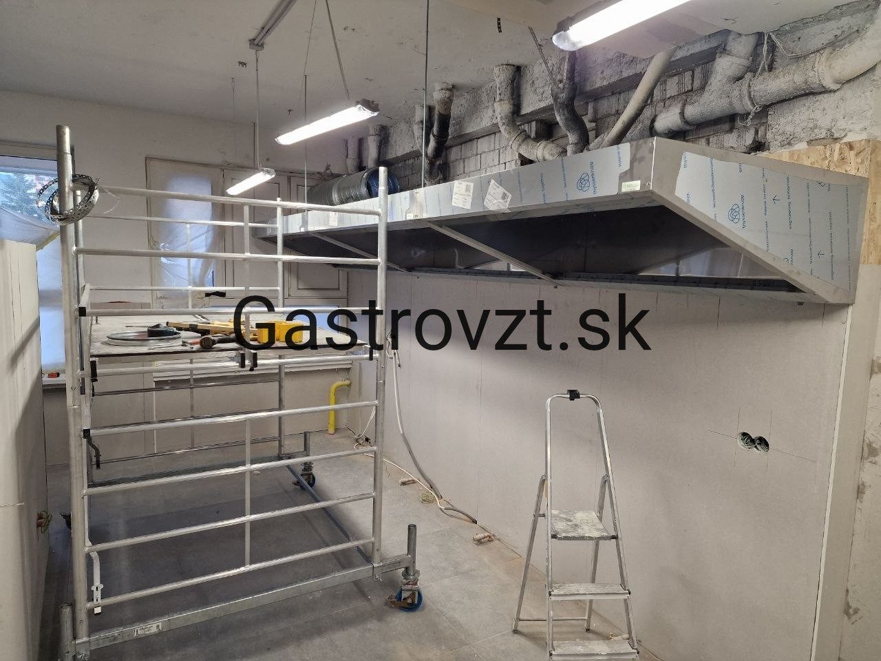 KASKA PUB, Sabinov — montáž vzduchotechniky, záber 29