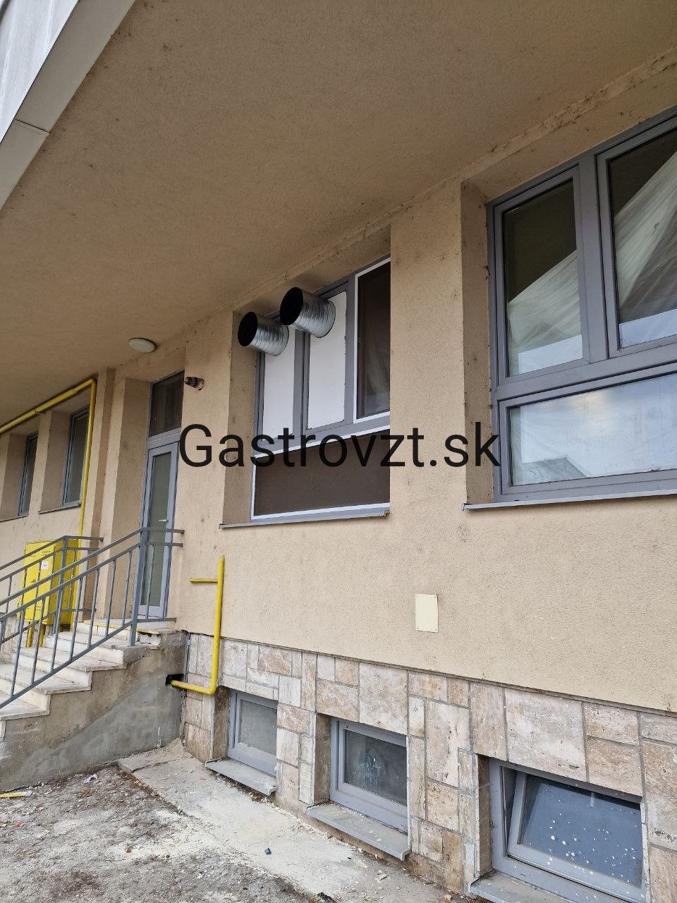 KASKA PUB, Sabinov — montáž vzduchotechniky, záber 30