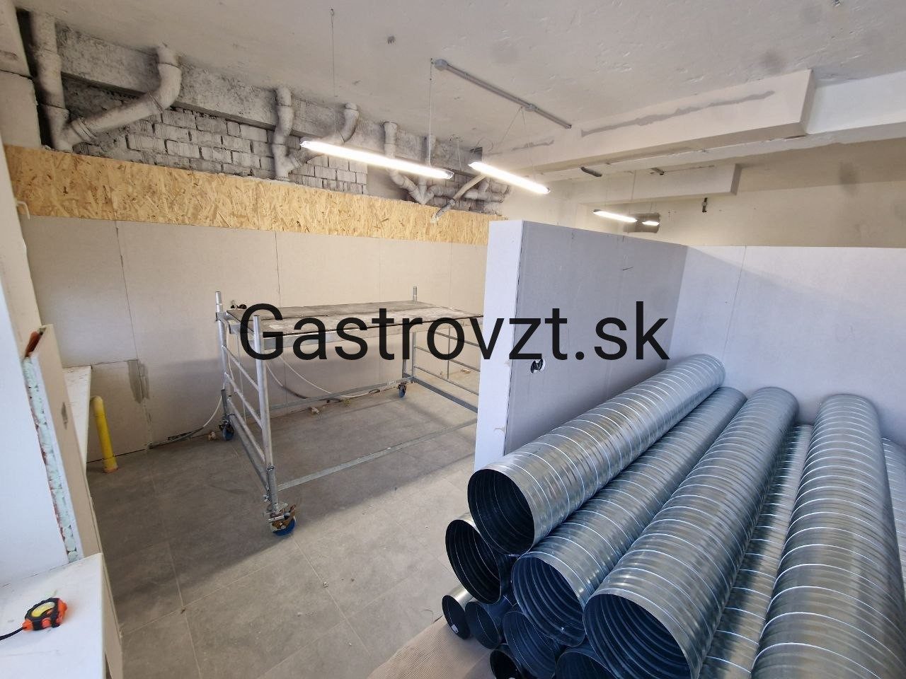 KASKA PUB, Sabinov — montáž vzduchotechniky, záber 32