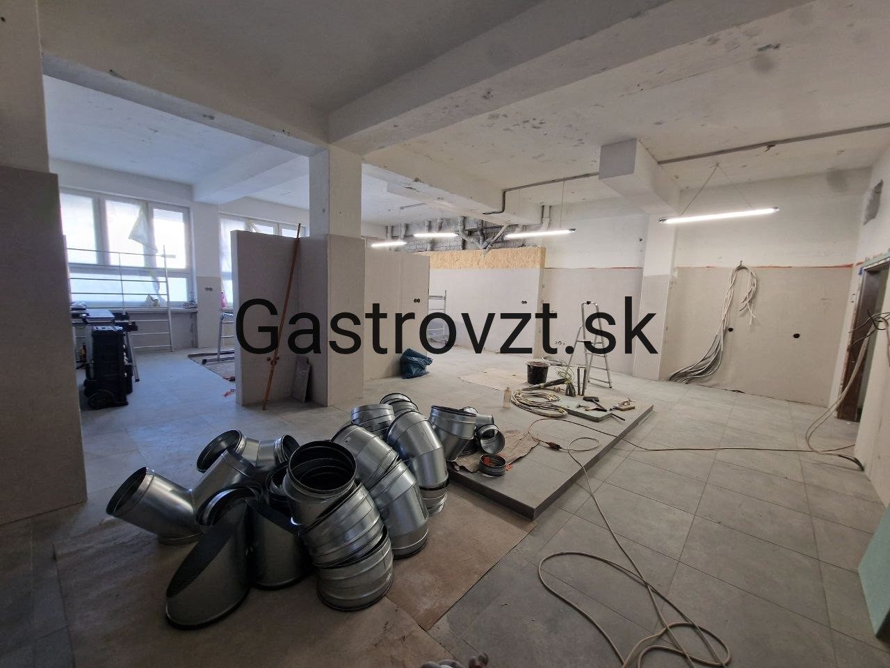 KASKA PUB, Sabinov — montáž vzduchotechniky, záber 33
