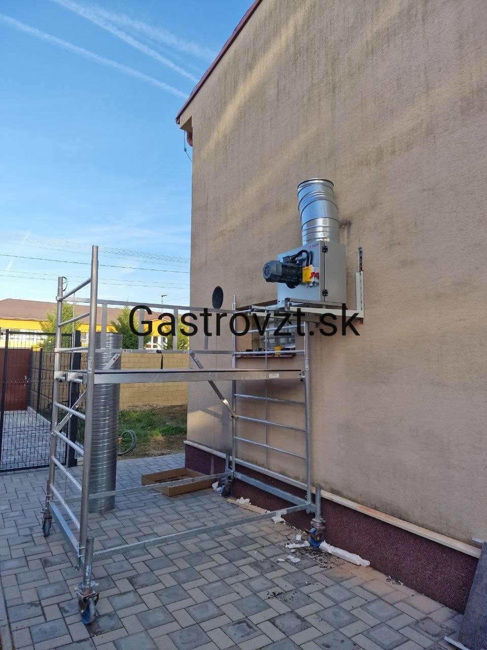 Jedáleň kongregácie Sestier Premonštrátok, Vrbové — montáž vzduchotechniky, záber 18