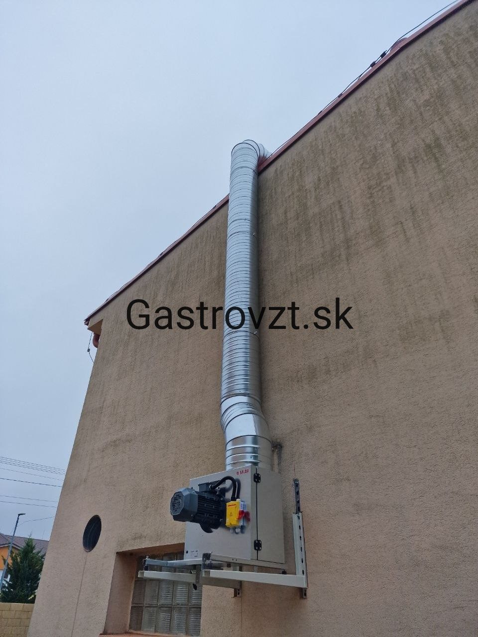 Jedáleň kongregácie Sestier Premonštrátok, Vrbové — montáž vzduchotechniky, záber 19