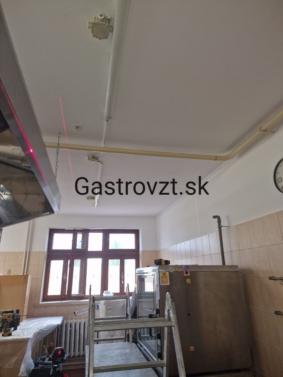 Jedáleň kongregácie Sestier Premonštrátok, Vrbové — montáž vzduchotechniky, záber 22