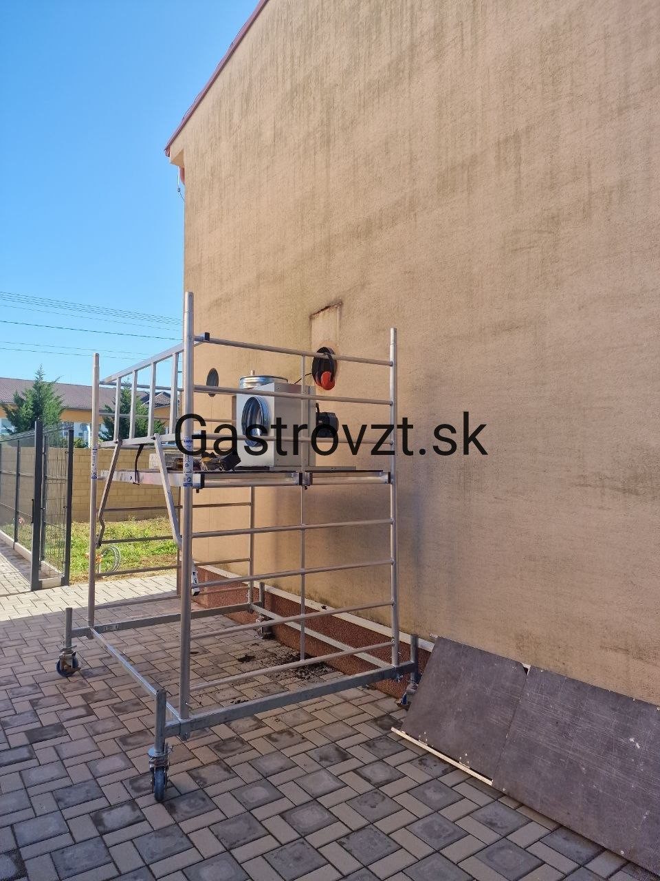 Jedáleň kongregácie Sestier Premonštrátok, Vrbové — montáž vzduchotechniky, záber 23