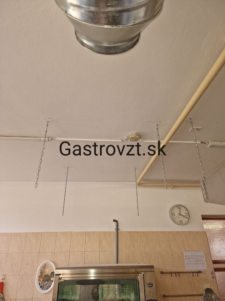 Jedáleň kongregácie Sestier Premonštrátok, Vrbové — montáž vzduchotechniky, záber 27