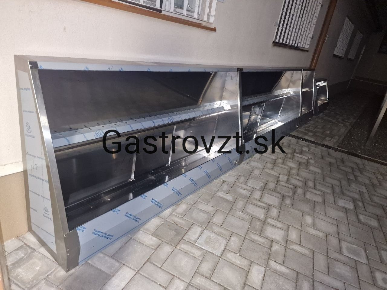 Jedáleň kongregácie Sestier Premonštrátok, Vrbové — montáž vzduchotechniky, záber 33