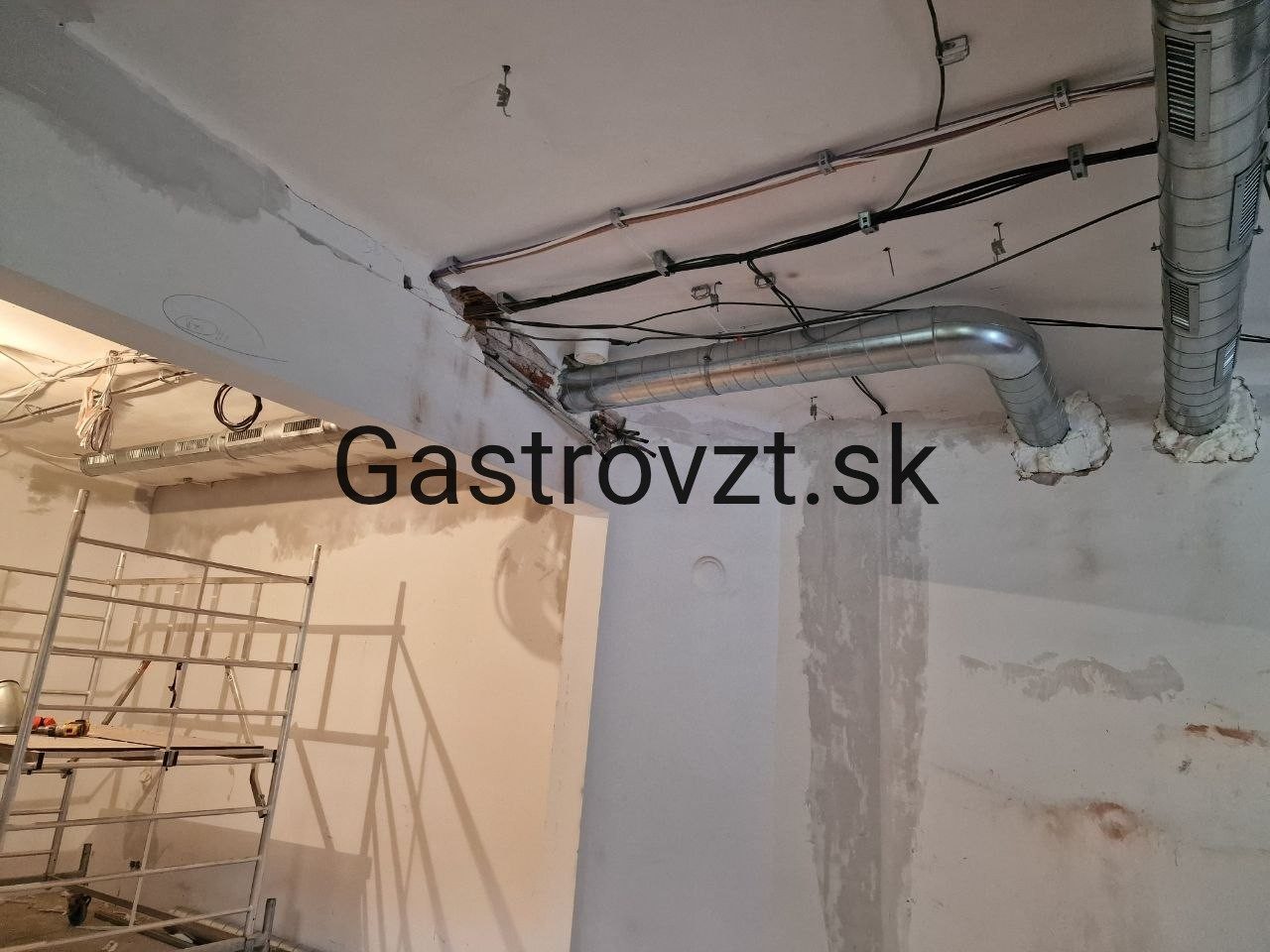 Spiro rozvody odsávania vedené pod stropom