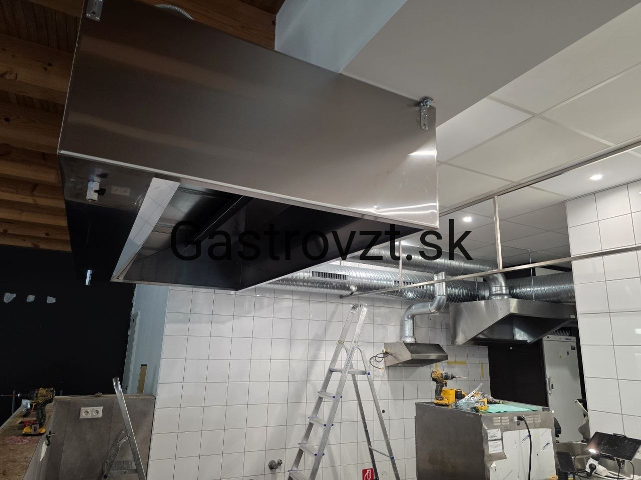 Zákryt nad varnou linkou po montáži