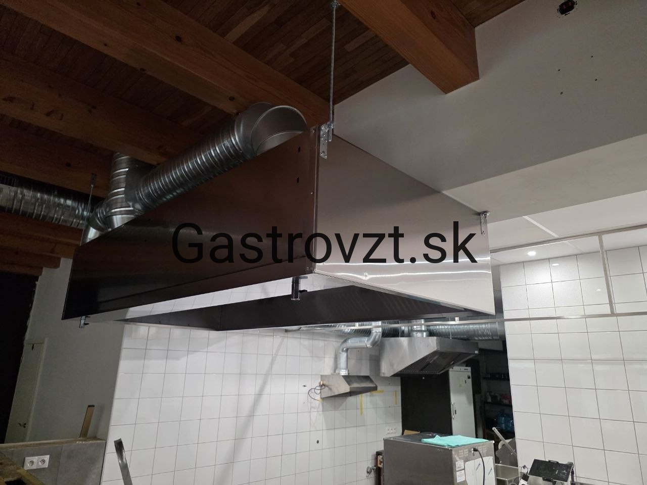 Zákryt s napojením odsávacieho potrubia