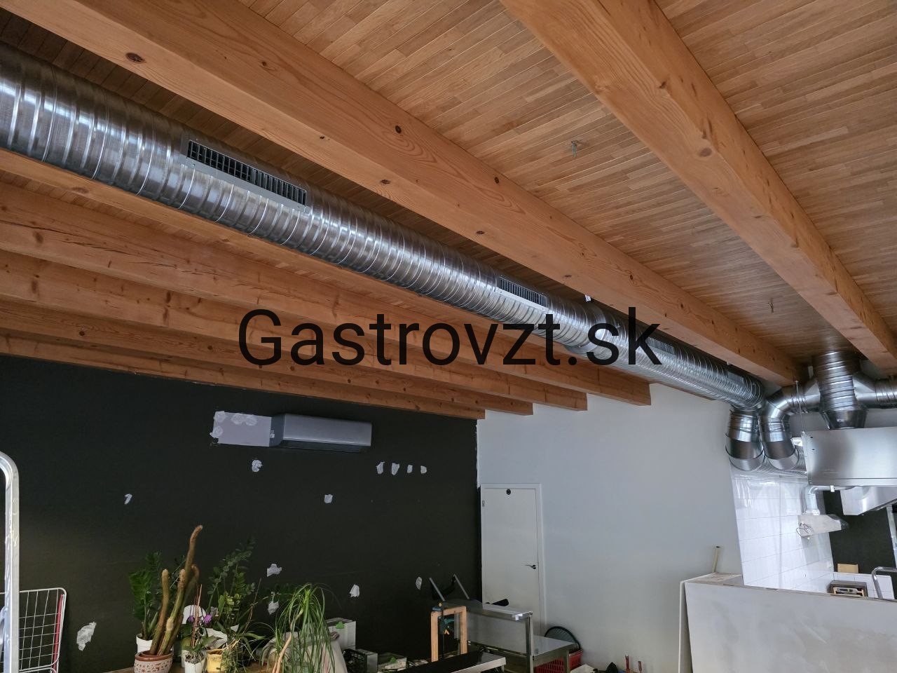 Rozvod prívodu čerstvého vzduchu do jedálne