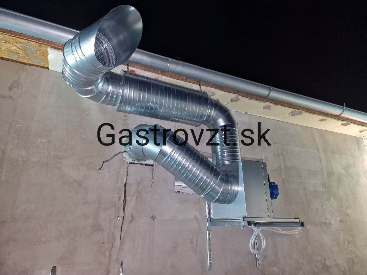 Spiro vedenie odsávania po fasáde s vývodom presunutým doľava