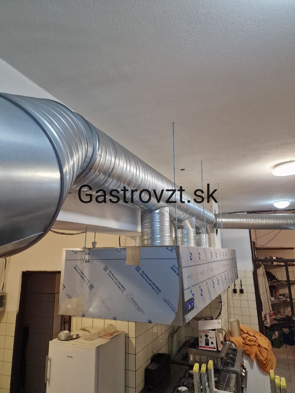Vedenie potrubia od zákrytu k ventilátoru