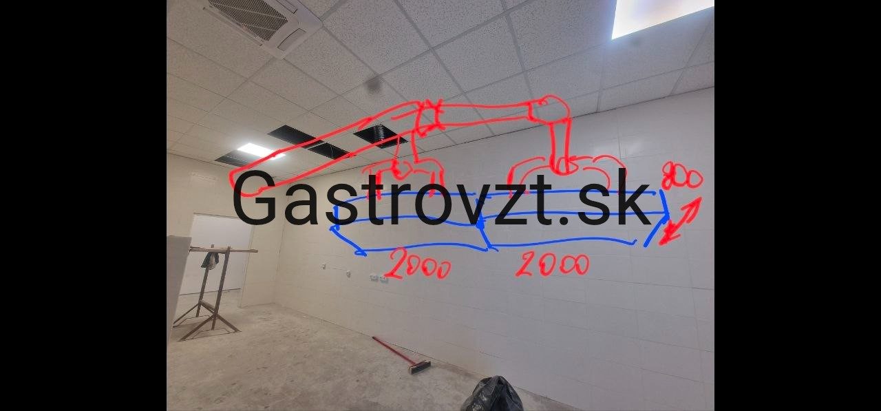 Návrh digestora a vzduchovodov zakreslený priamo na stenu prevádzky, rozmery 2000 + 2000 mm