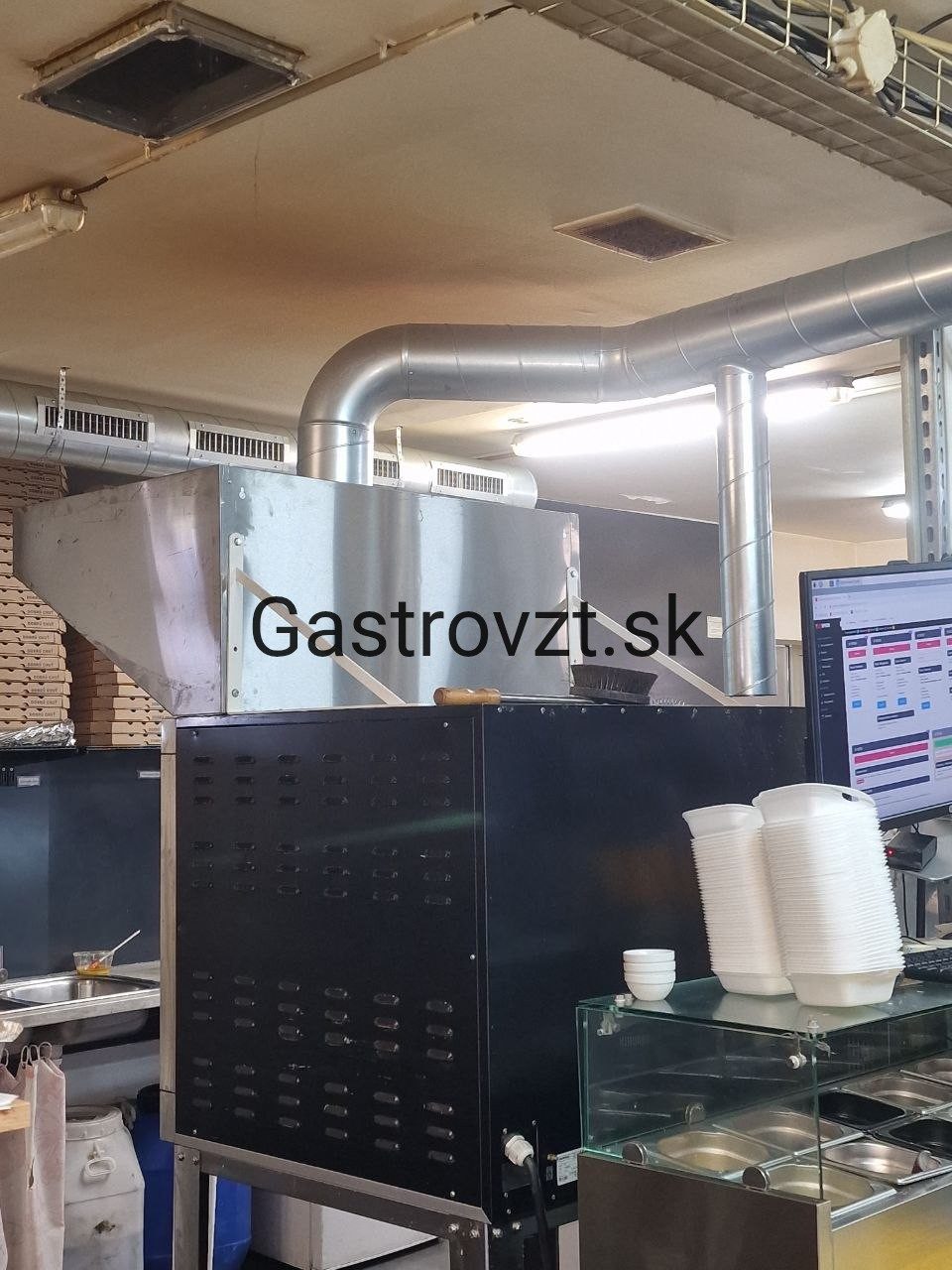 Nové rozvody odsávania pod stropom