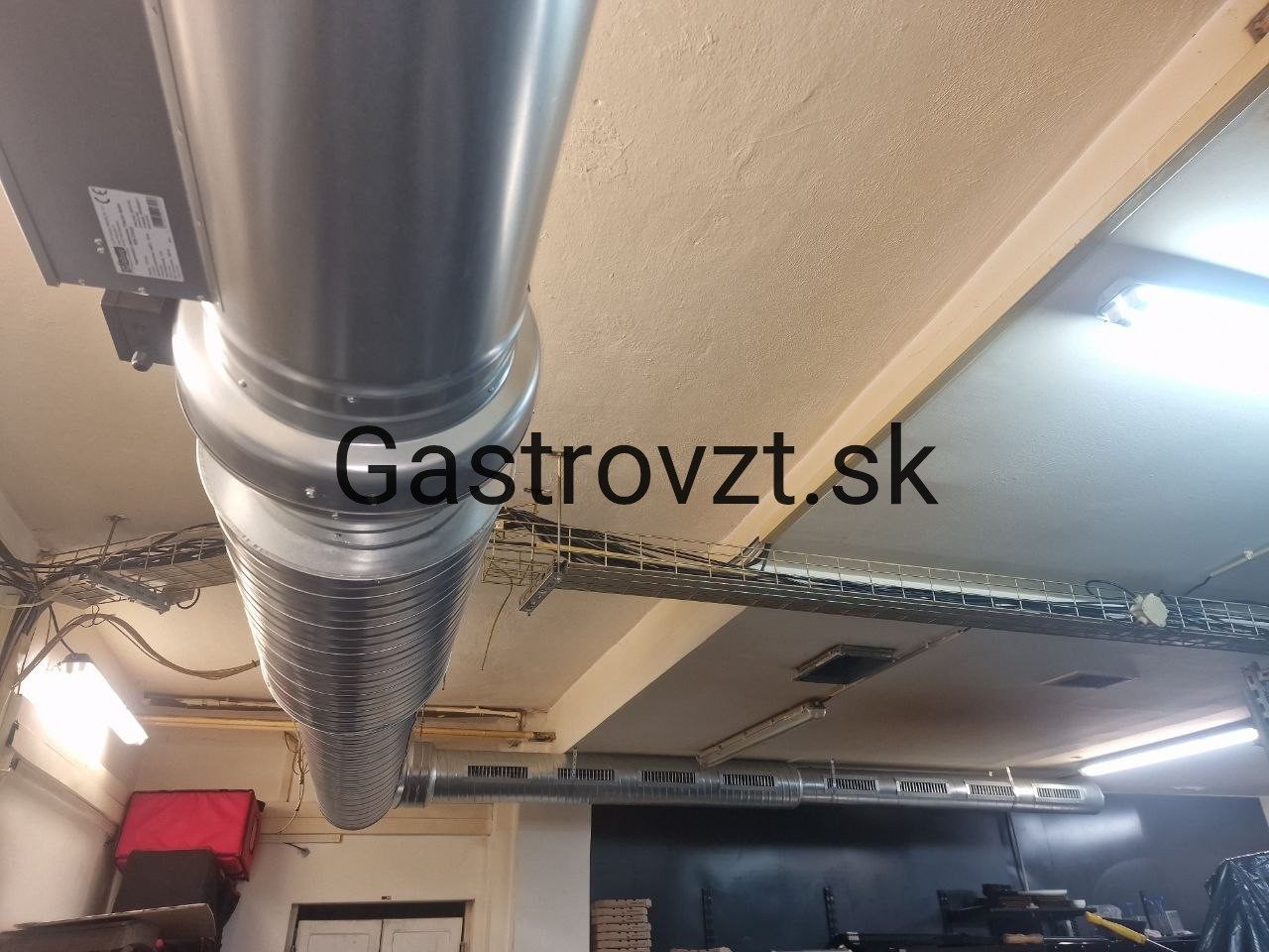 Odsávací ventilátor s tlmičom hluku