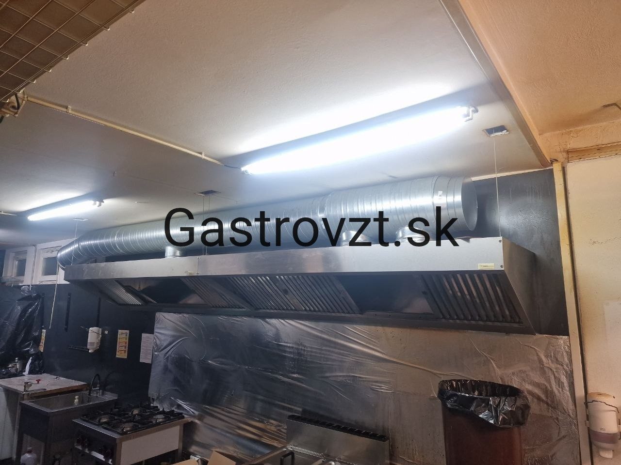 Celkový pohľad na nový odsávací digestor