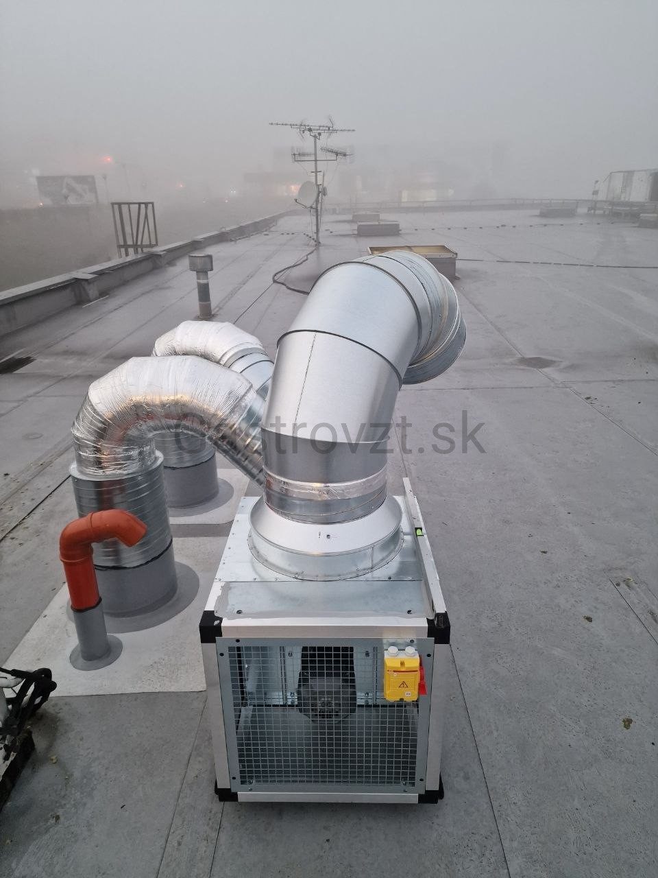 Detail strešnej ventilačnej jednotky