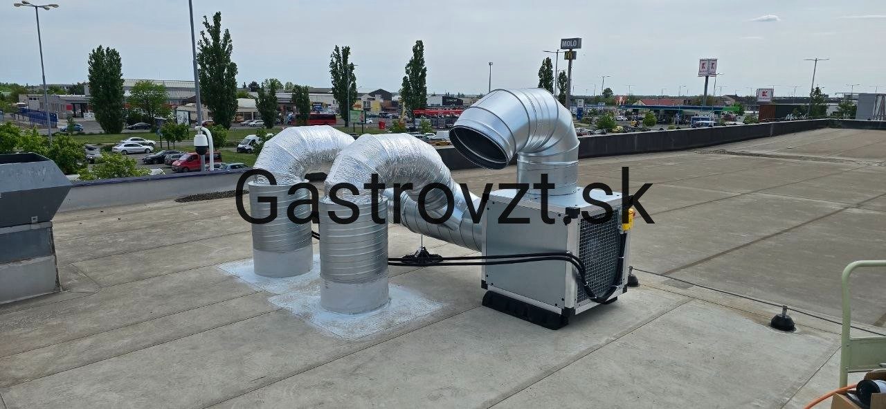 Vietnamsky streetfood, Pezinok — montáž vzduchotechniky, záber 2
