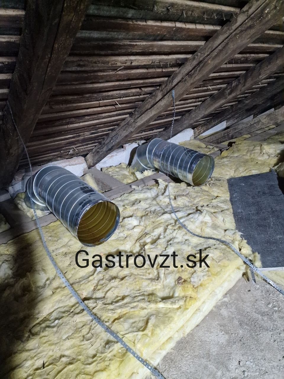 Reštaurácia Village, Bátka — montáž vzduchotechniky, záber 14