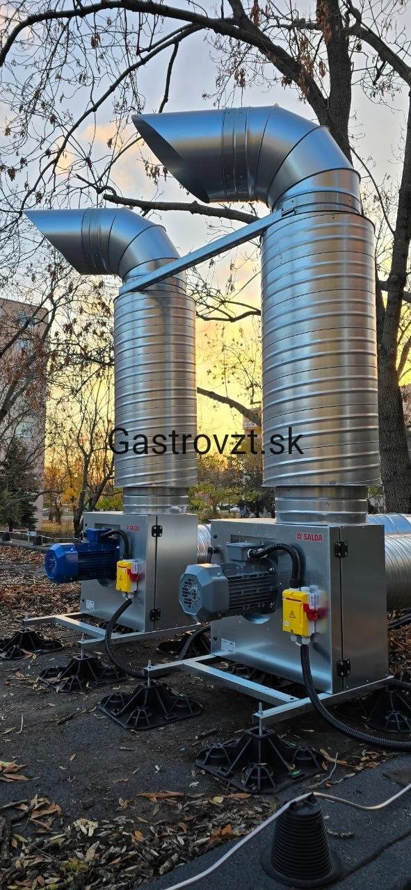 Výdajná kuchyňa Ružinov, Bratislava — montáž vzduchotechniky, záber 1