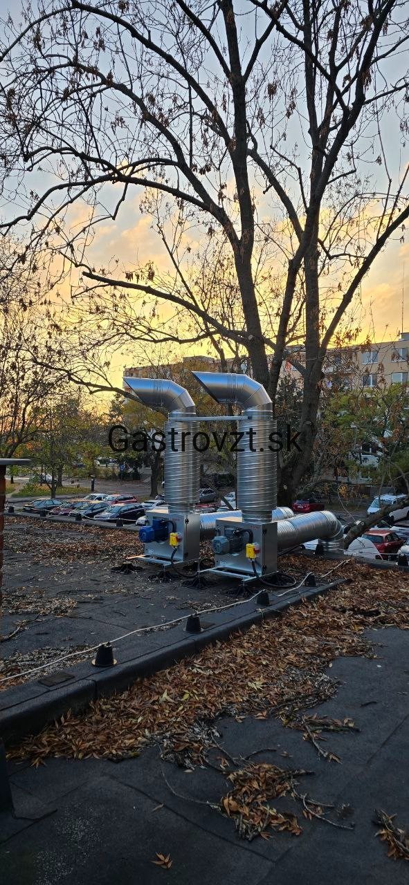 Výdajná kuchyňa Ružinov, Bratislava — montáž vzduchotechniky, záber 2