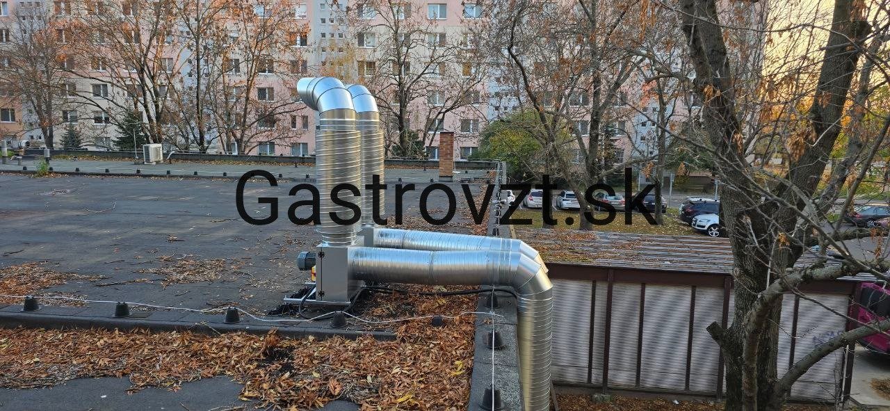 Výdajná kuchyňa Ružinov, Bratislava — montáž vzduchotechniky, záber 3