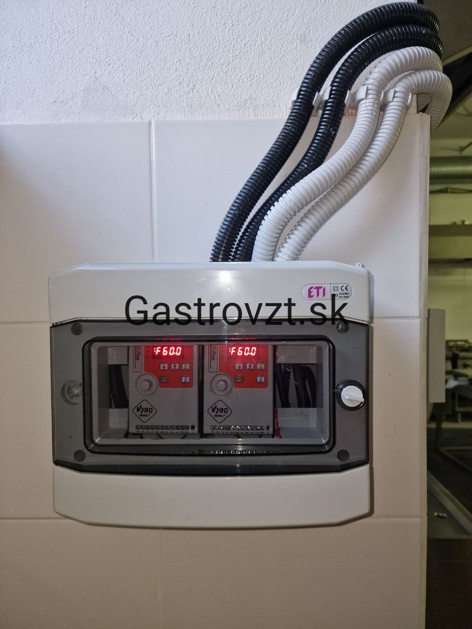 Výdajná kuchyňa Ružinov, Bratislava — montáž vzduchotechniky, záber 9