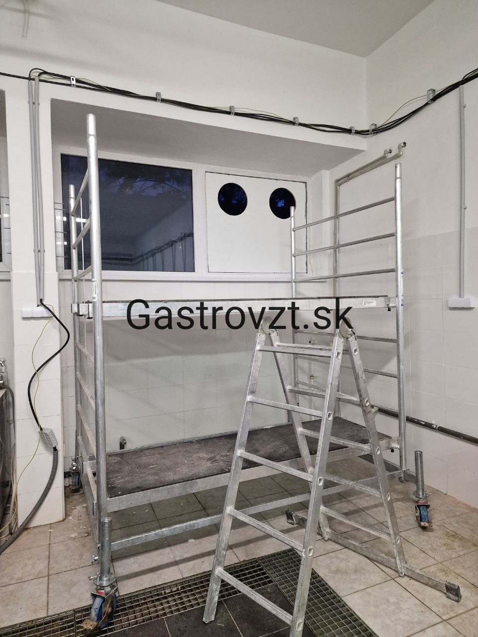 Výdajná kuchyňa Ružinov, Bratislava — montáž vzduchotechniky, záber 27