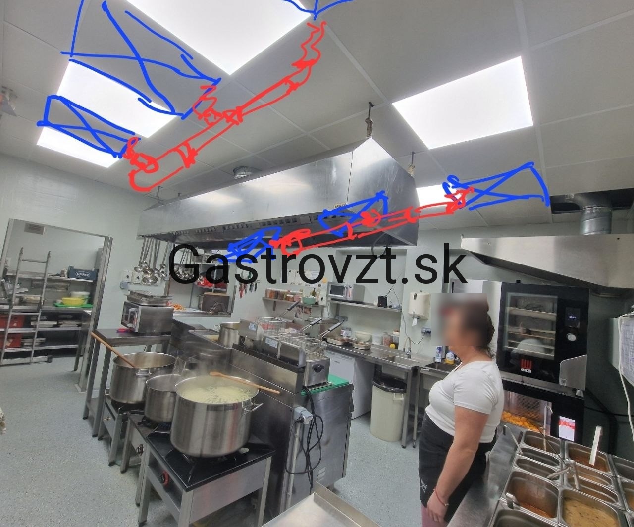 Zakreslenie trasy odsávania a prívodu vzduchu v kuchyni