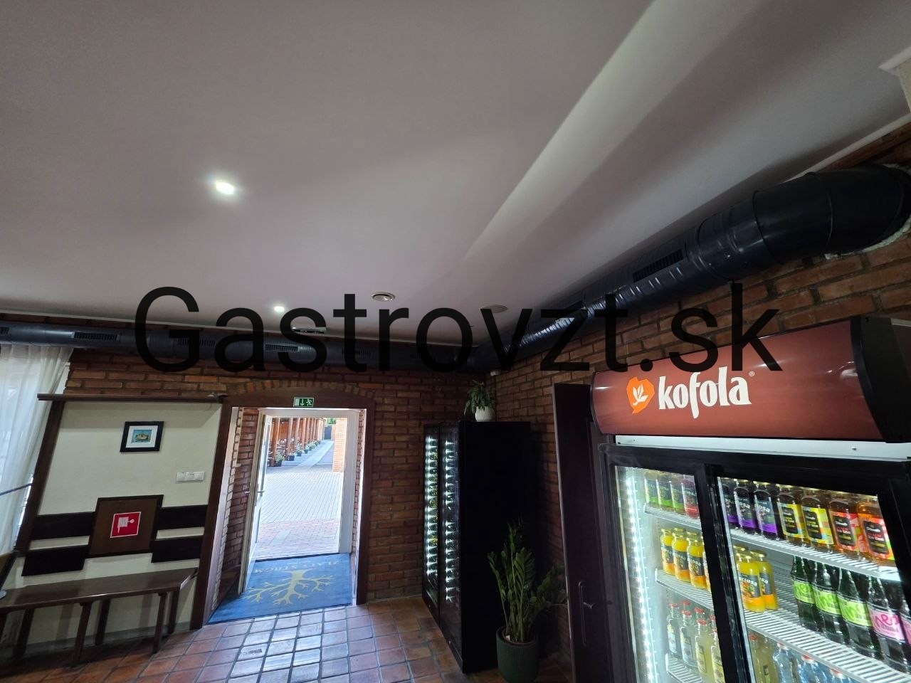 Rozvod čerstvého vzduchu nad jedálenskou časťou