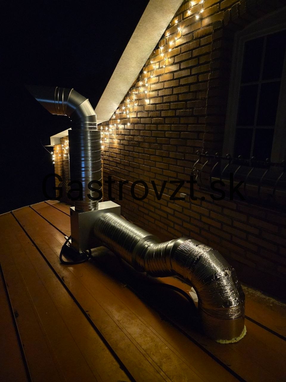 Detail vývodu odsávania nad terasou